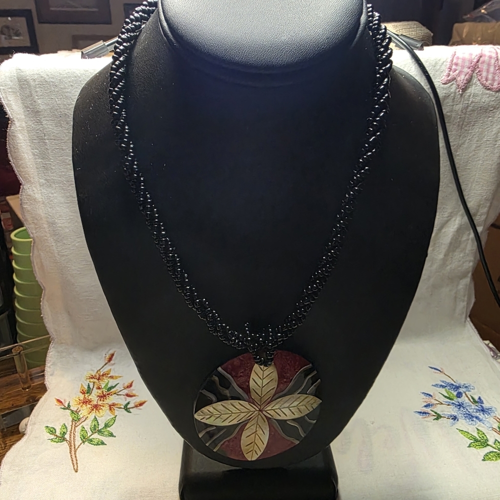 Elegant Black and Red Floral Pendant Necklace With Mother Of Pearl Inlay